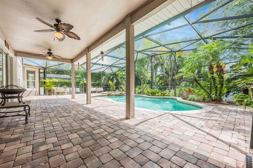 合同活跃: $770,000 (5 贝兹, 3 浴室, 3426 平方英尺)