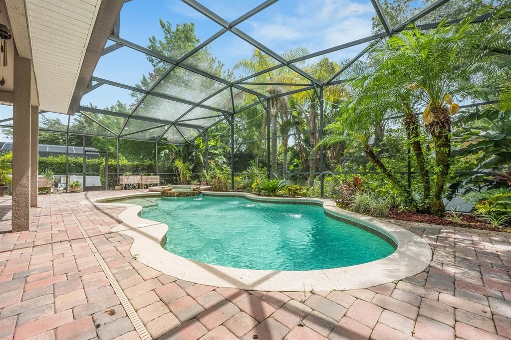 合同活跃: $770,000 (5 贝兹, 3 浴室, 3426 平方英尺)