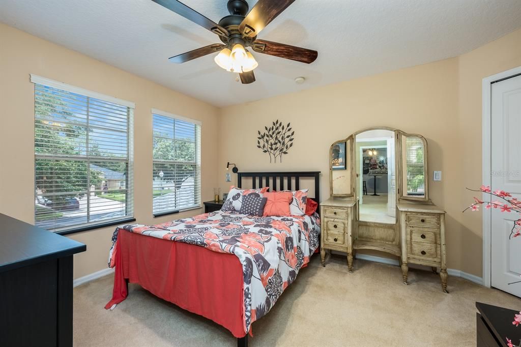 合同活跃: $770,000 (5 贝兹, 3 浴室, 3426 平方英尺)