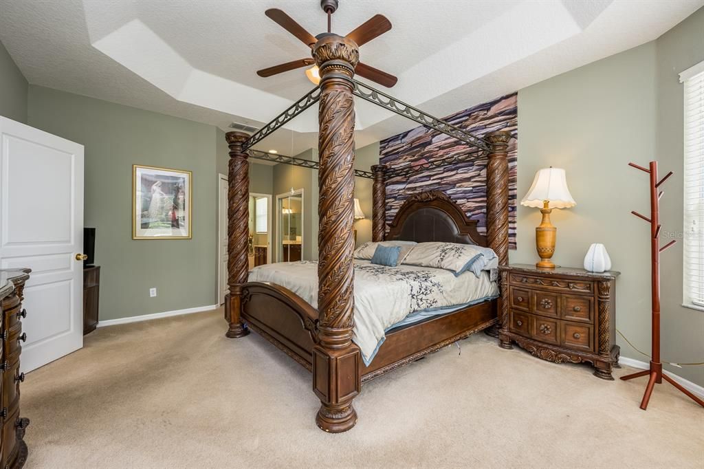 合同活跃: $770,000 (5 贝兹, 3 浴室, 3426 平方英尺)