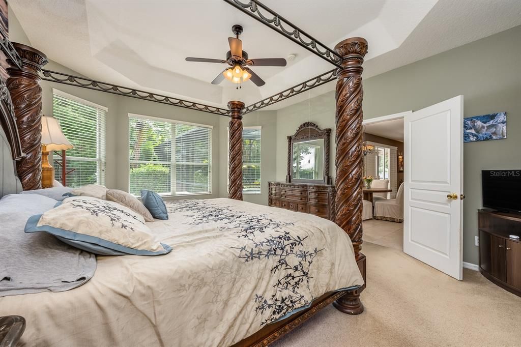 合同活跃: $770,000 (5 贝兹, 3 浴室, 3426 平方英尺)