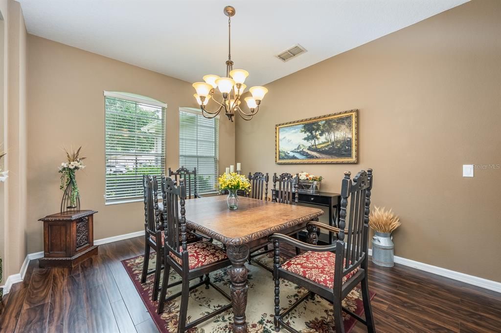 合同活跃: $770,000 (5 贝兹, 3 浴室, 3426 平方英尺)