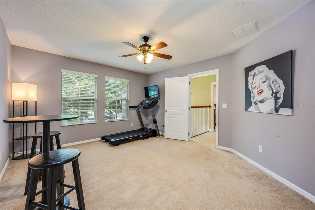 合同活跃: $770,000 (5 贝兹, 3 浴室, 3426 平方英尺)