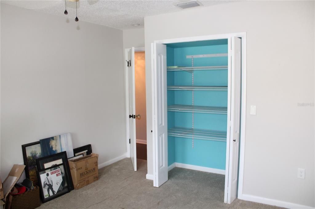 合同活跃: $189,900 (2 贝兹, 2 浴室, 1424 平方英尺)