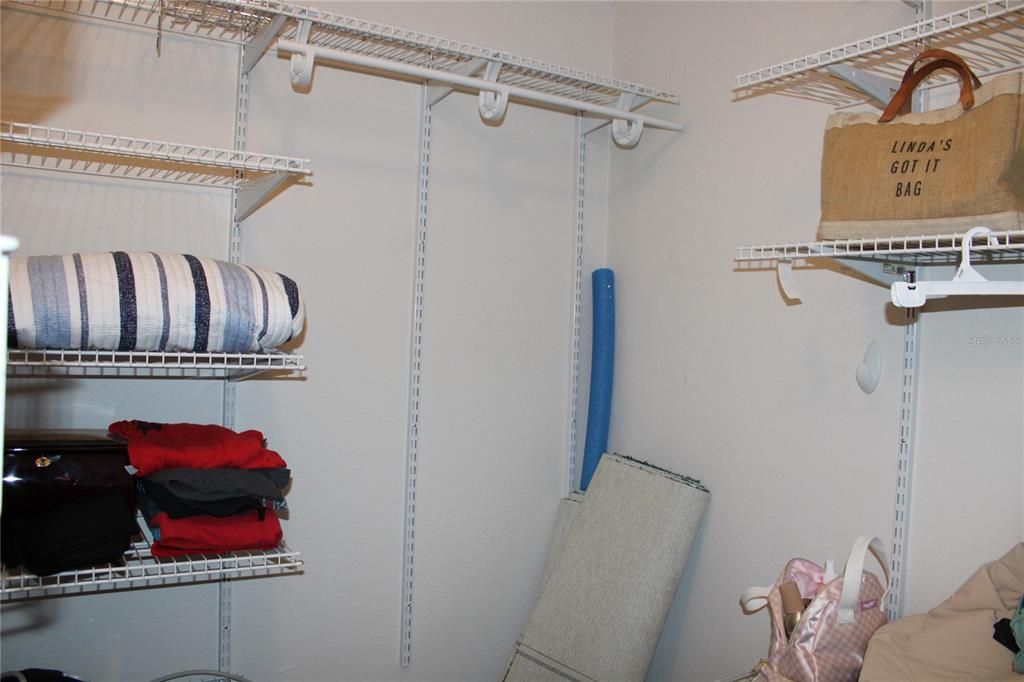 合同活跃: $189,900 (2 贝兹, 2 浴室, 1424 平方英尺)