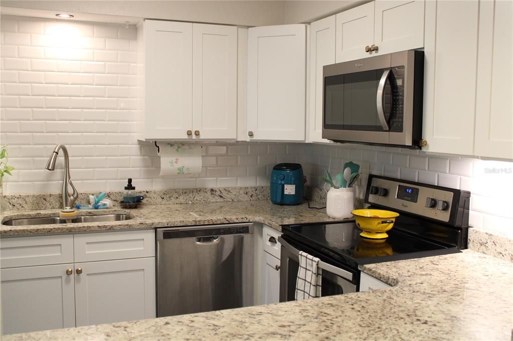 合同活跃: $189,900 (2 贝兹, 2 浴室, 1424 平方英尺)