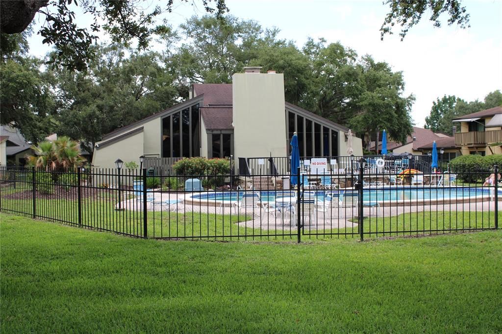 合同活跃: $189,900 (2 贝兹, 2 浴室, 1424 平方英尺)