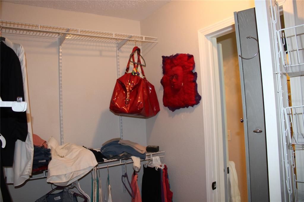 合同活跃: $189,900 (2 贝兹, 2 浴室, 1424 平方英尺)