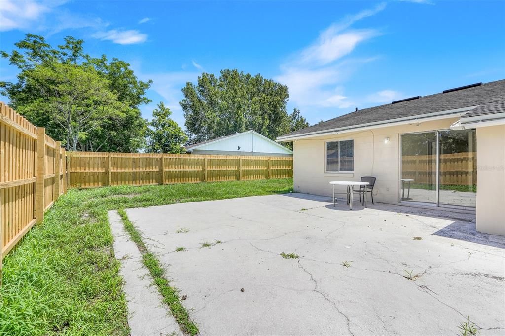 合同活跃: $199,900 (2 贝兹, 2 浴室, 1027 平方英尺)