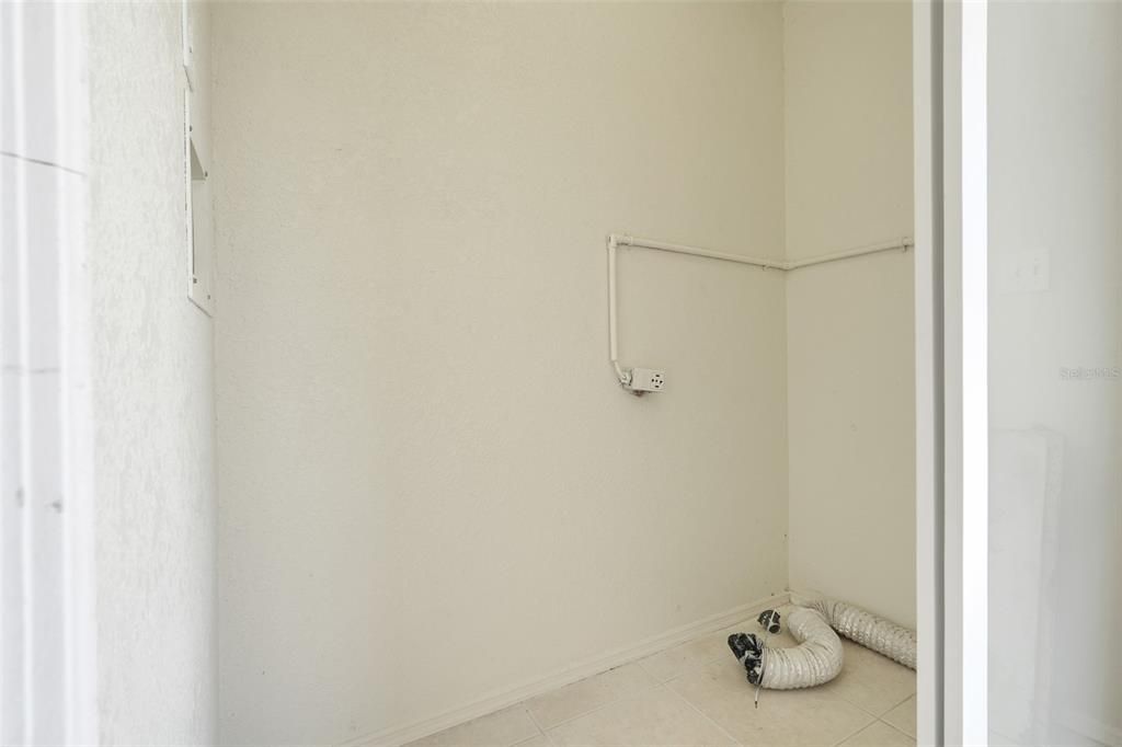 合同活跃: $199,900 (2 贝兹, 2 浴室, 1027 平方英尺)