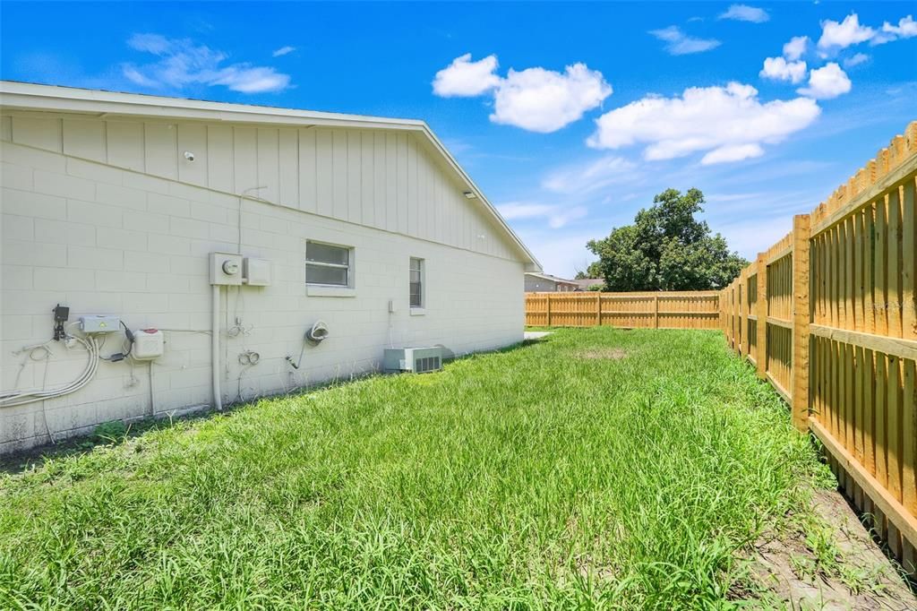 合同活跃: $199,900 (2 贝兹, 2 浴室, 1027 平方英尺)