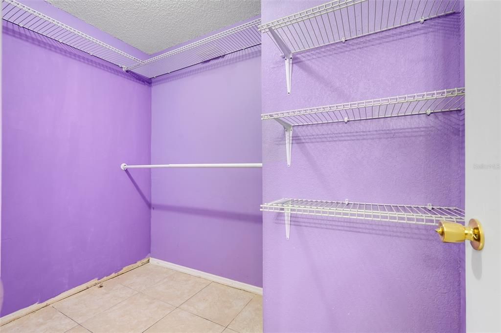 合同活跃: $199,900 (2 贝兹, 2 浴室, 1027 平方英尺)