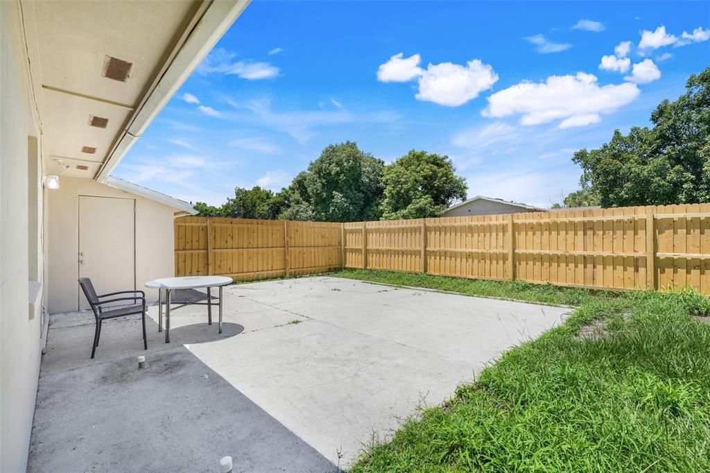 合同活跃: $199,900 (2 贝兹, 2 浴室, 1027 平方英尺)