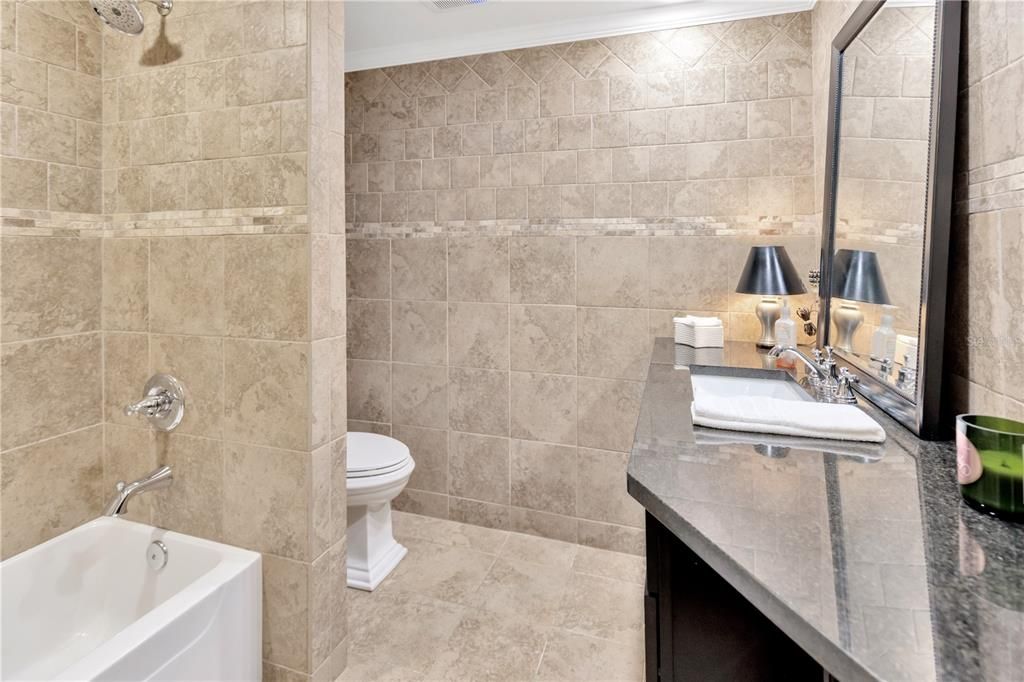 En Renta: $5,800 (3 camas, 2 baños, 2200 Pies cuadrados)