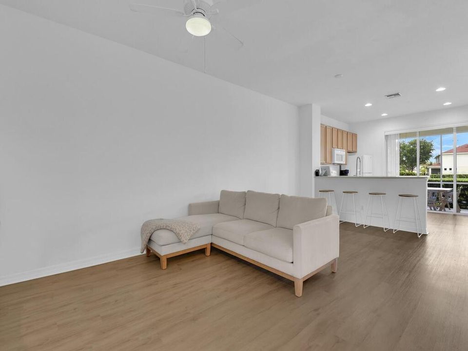 En Venta: $222,500 (2 camas, 2 baños, 1268 Pies cuadrados)