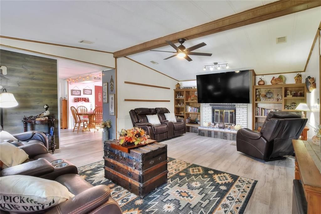 待售: $419,900 (3 贝兹, 2 浴室, 1800 平方英尺)