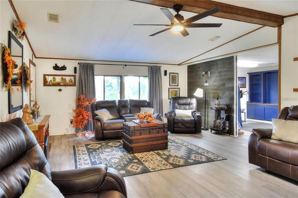 待售: $419,900 (3 贝兹, 2 浴室, 1800 平方英尺)