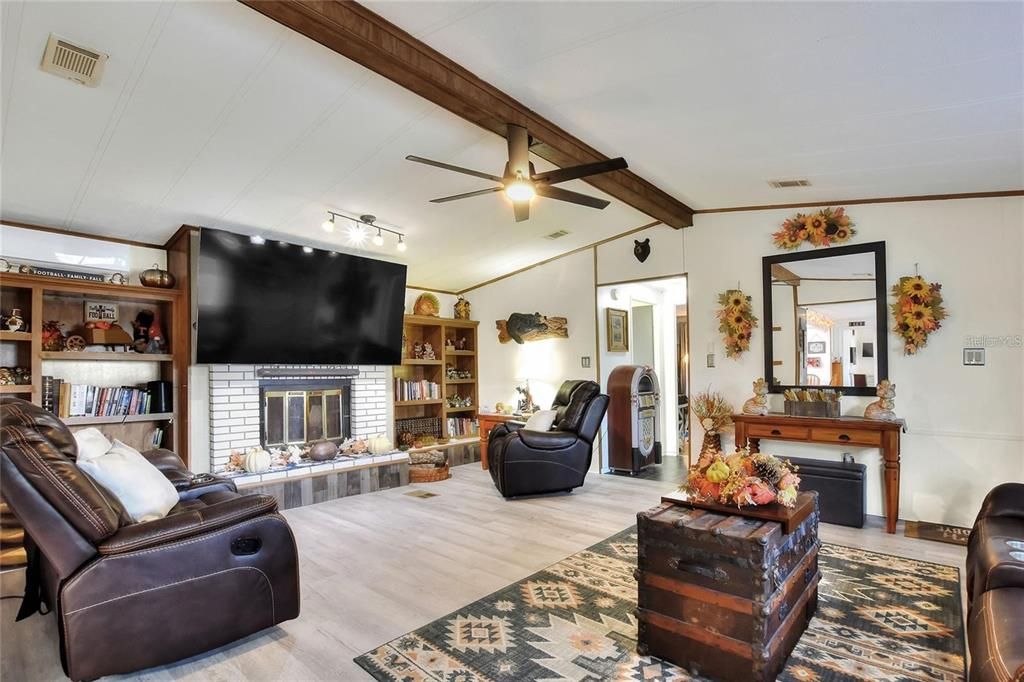 待售: $419,900 (3 贝兹, 2 浴室, 1800 平方英尺)