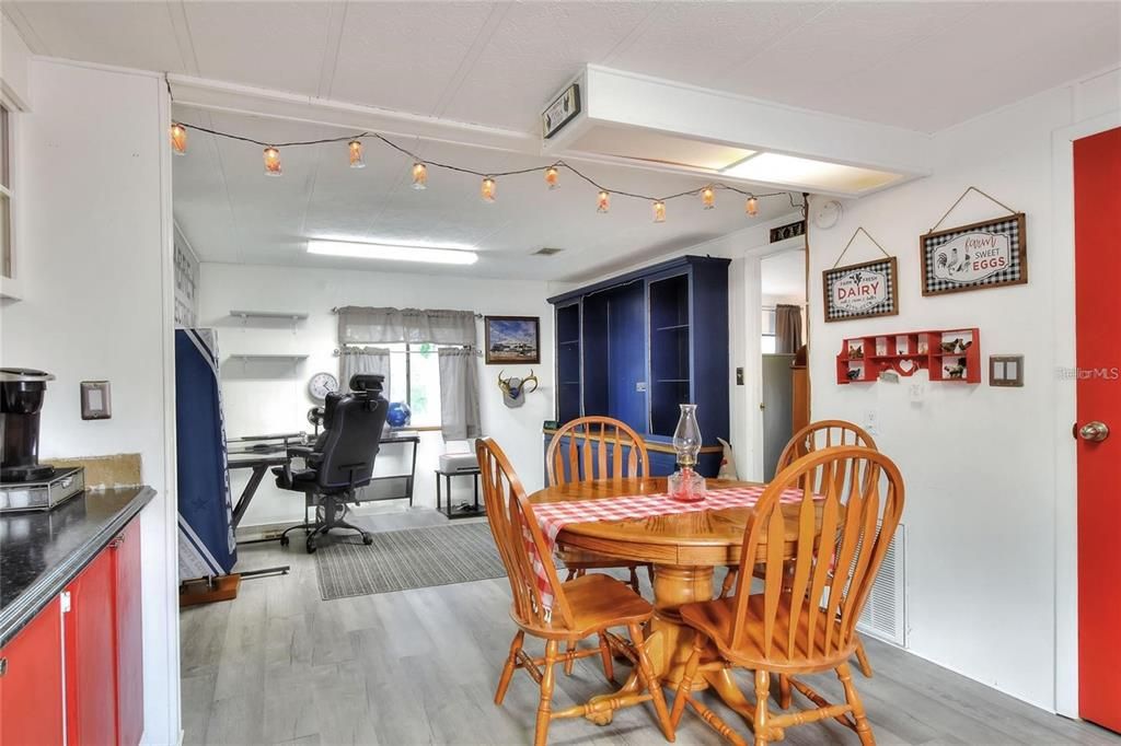 待售: $419,900 (3 贝兹, 2 浴室, 1800 平方英尺)