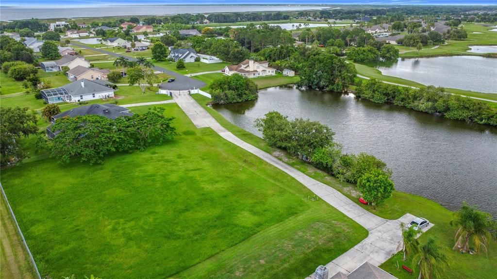 На продажу: $224,000 (0.64 acres)