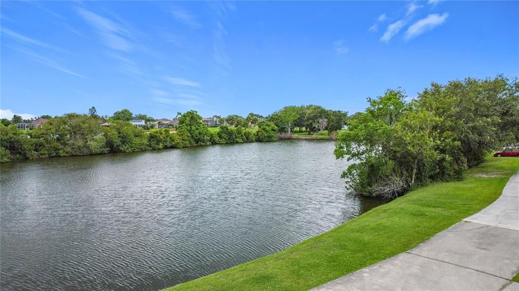 На продажу: $224,000 (0.64 acres)