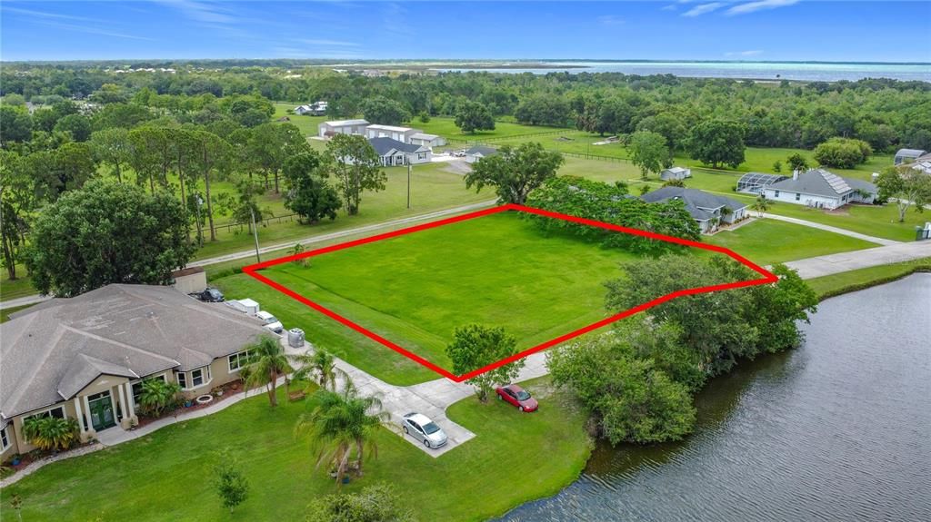 На продажу: $224,000 (0.64 acres)