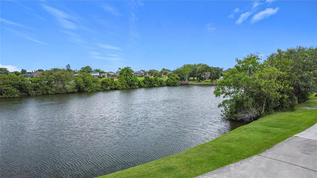 На продажу: $224,000 (0.64 acres)
