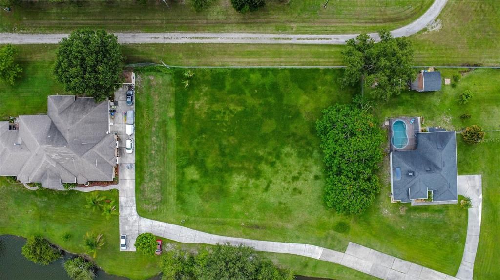 На продажу: $224,000 (0.64 acres)