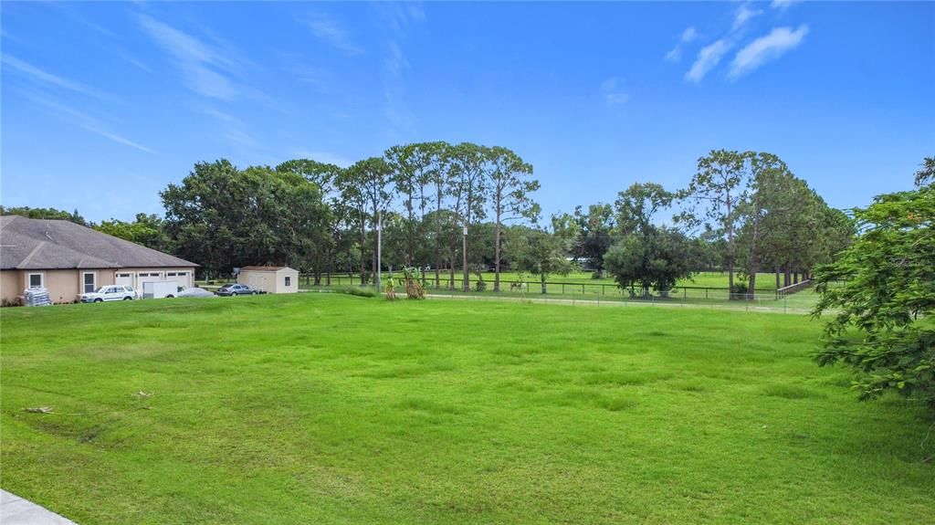 На продажу: $224,000 (0.64 acres)