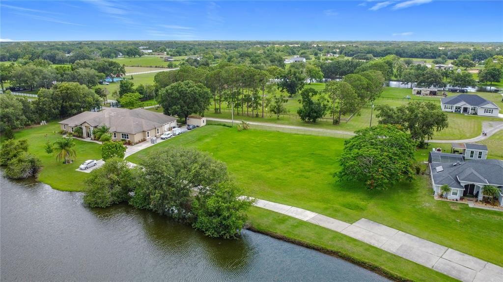 На продажу: $224,000 (0.64 acres)