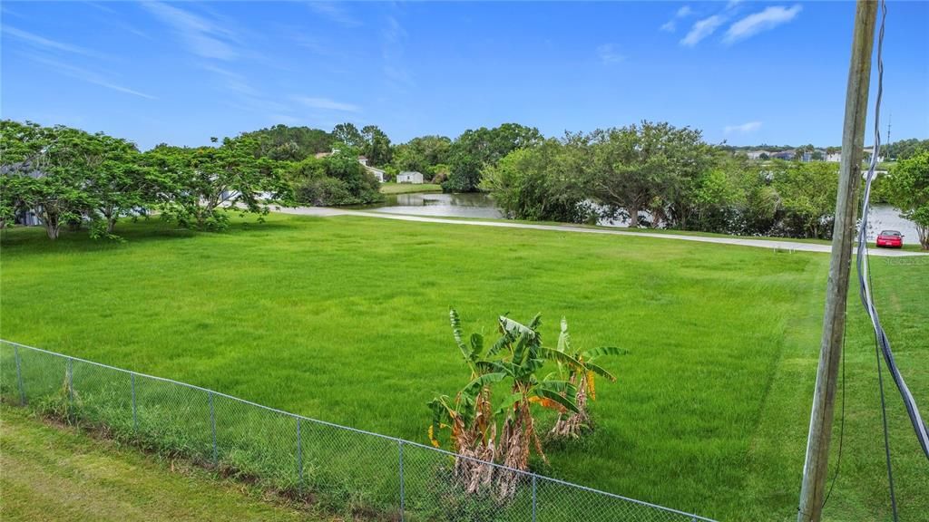 На продажу: $224,000 (0.64 acres)