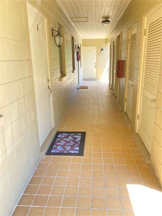 For Sale: $152,500 (2 beds, 1 baths, 748 Square Feet)