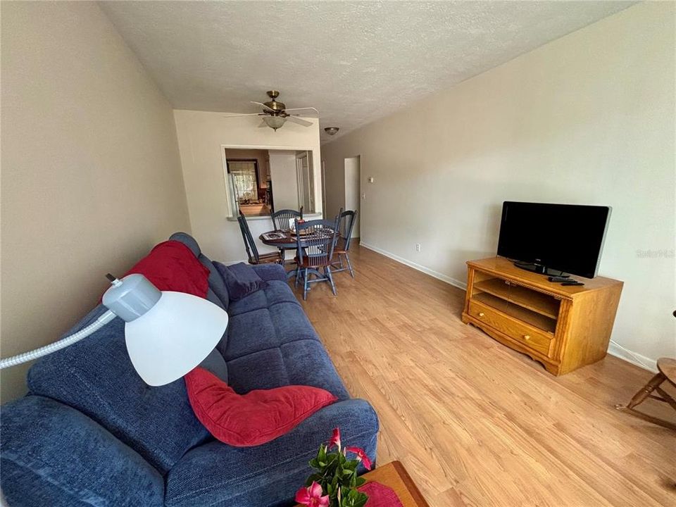 For Sale: $152,500 (2 beds, 1 baths, 748 Square Feet)