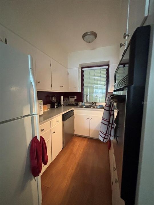 For Sale: $152,500 (2 beds, 1 baths, 748 Square Feet)