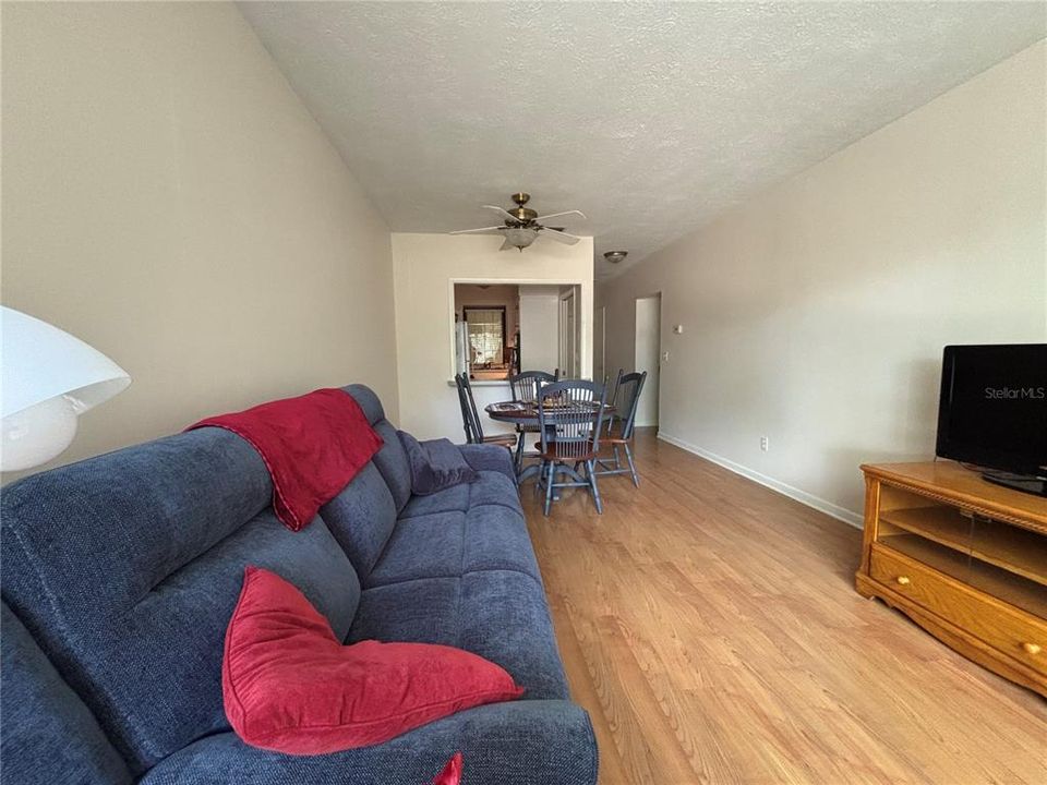 For Sale: $152,500 (2 beds, 1 baths, 748 Square Feet)