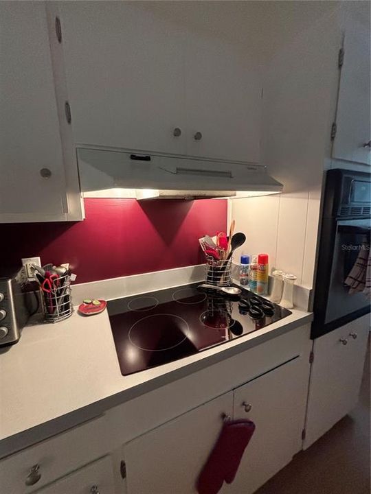 For Sale: $152,500 (2 beds, 1 baths, 748 Square Feet)