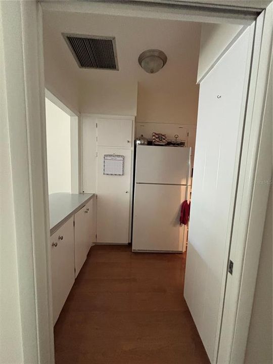 For Sale: $152,500 (2 beds, 1 baths, 748 Square Feet)