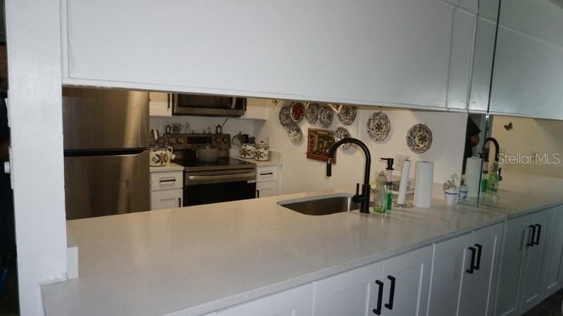 待售: $95,000 (1 贝兹, 1 浴室, 778 平方英尺)