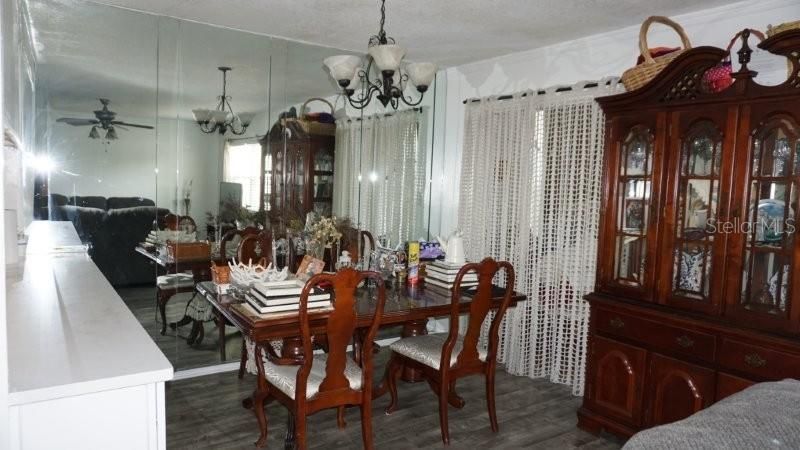 待售: $95,000 (1 贝兹, 1 浴室, 778 平方英尺)