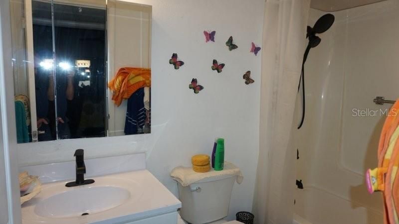 待售: $95,000 (1 贝兹, 1 浴室, 778 平方英尺)