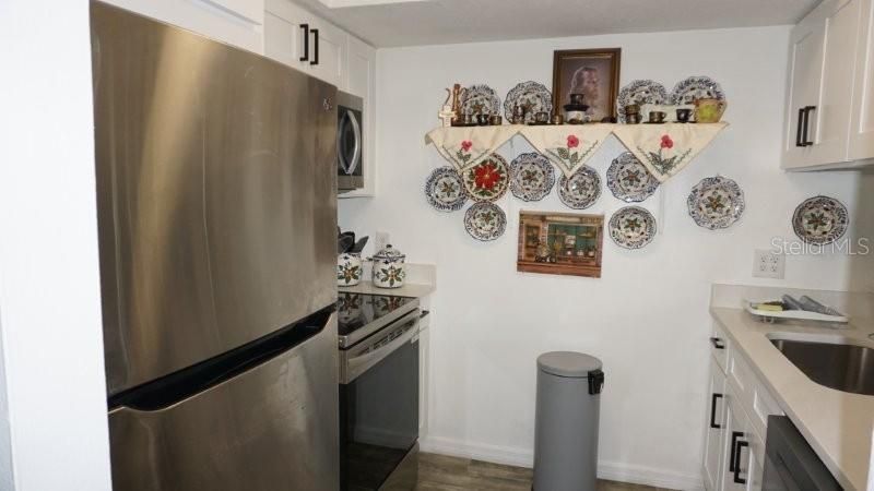 待售: $95,000 (1 贝兹, 1 浴室, 778 平方英尺)