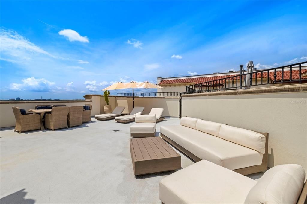 Active With Contract: $2,350,000 (4 beds, 3 baths, 3273 Square Feet)