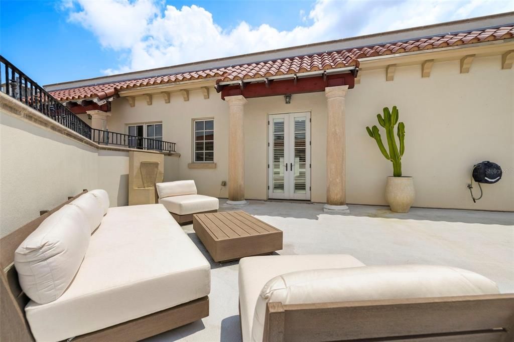 Active With Contract: $2,350,000 (4 beds, 3 baths, 3273 Square Feet)