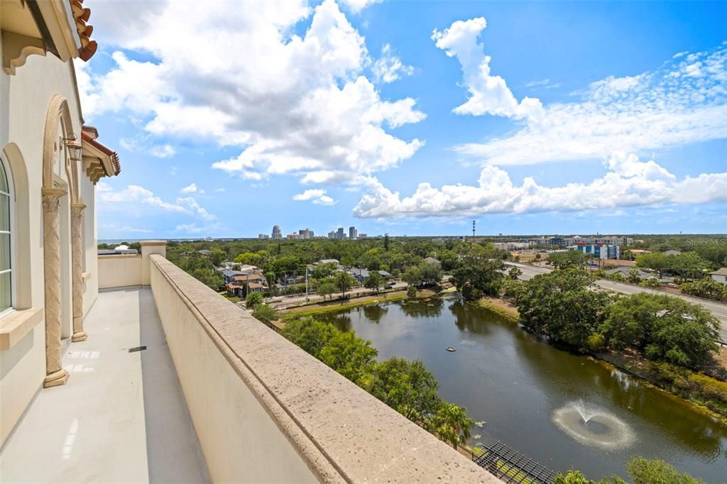 Active With Contract: $2,350,000 (4 beds, 3 baths, 3273 Square Feet)