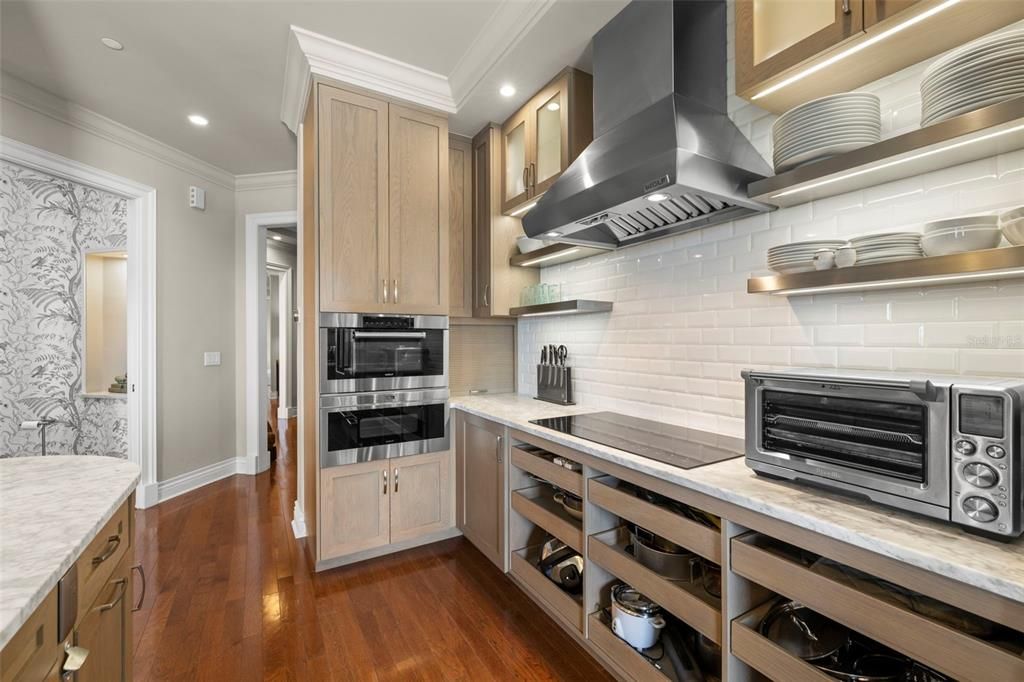 Active With Contract: $2,350,000 (4 beds, 3 baths, 3273 Square Feet)