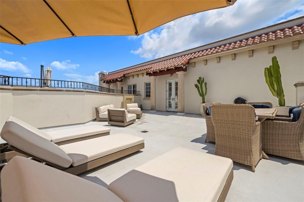 Active With Contract: $2,350,000 (4 beds, 3 baths, 3273 Square Feet)