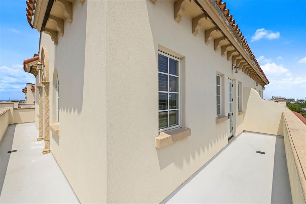 Active With Contract: $2,350,000 (4 beds, 3 baths, 3273 Square Feet)