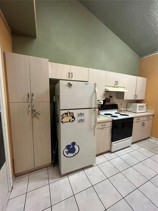 Active With Contract: $222,000 (3 beds, 2 baths, 1174 Square Feet)