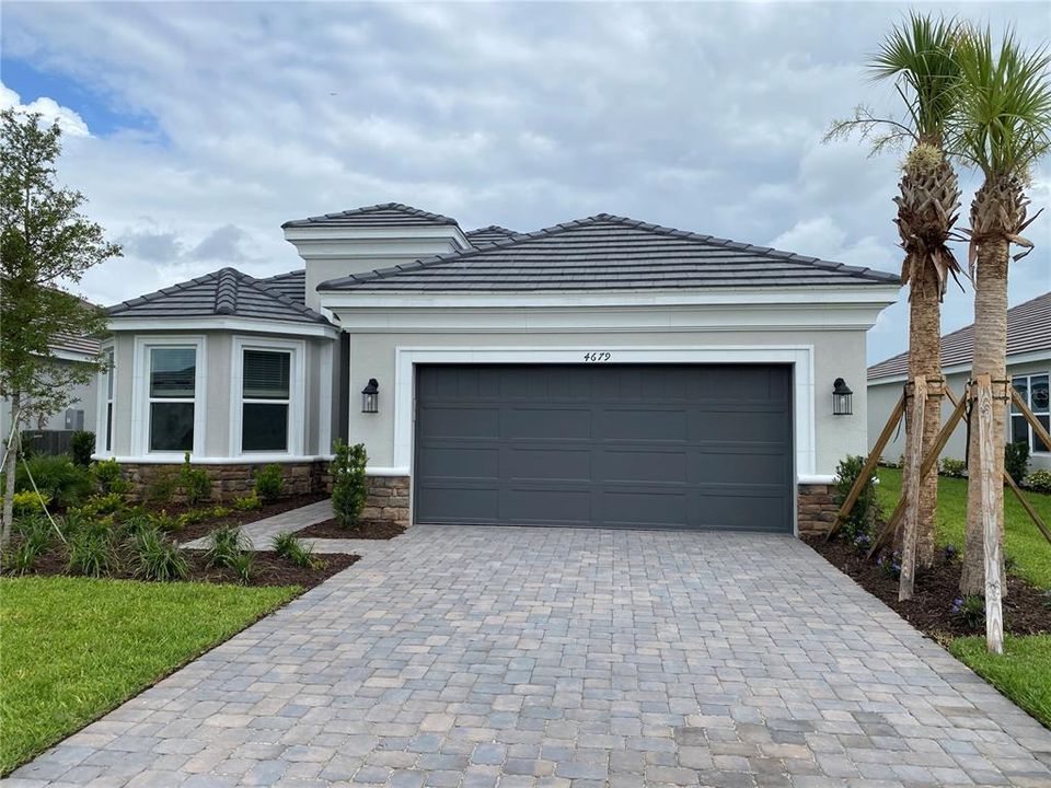 Recently Sold: $755,473 (3 beds, 3 baths, 2275 Square Feet)