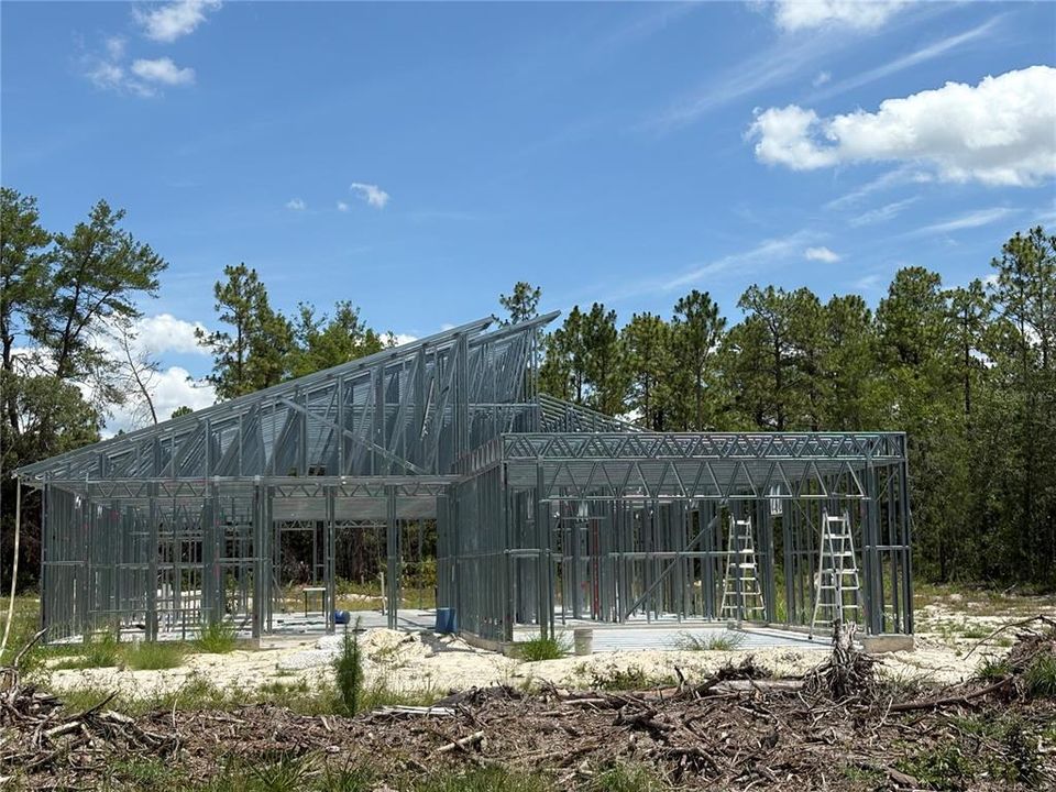 Active With Contract: $445,000 (5 beds, 3 baths, 2733 Square Feet)